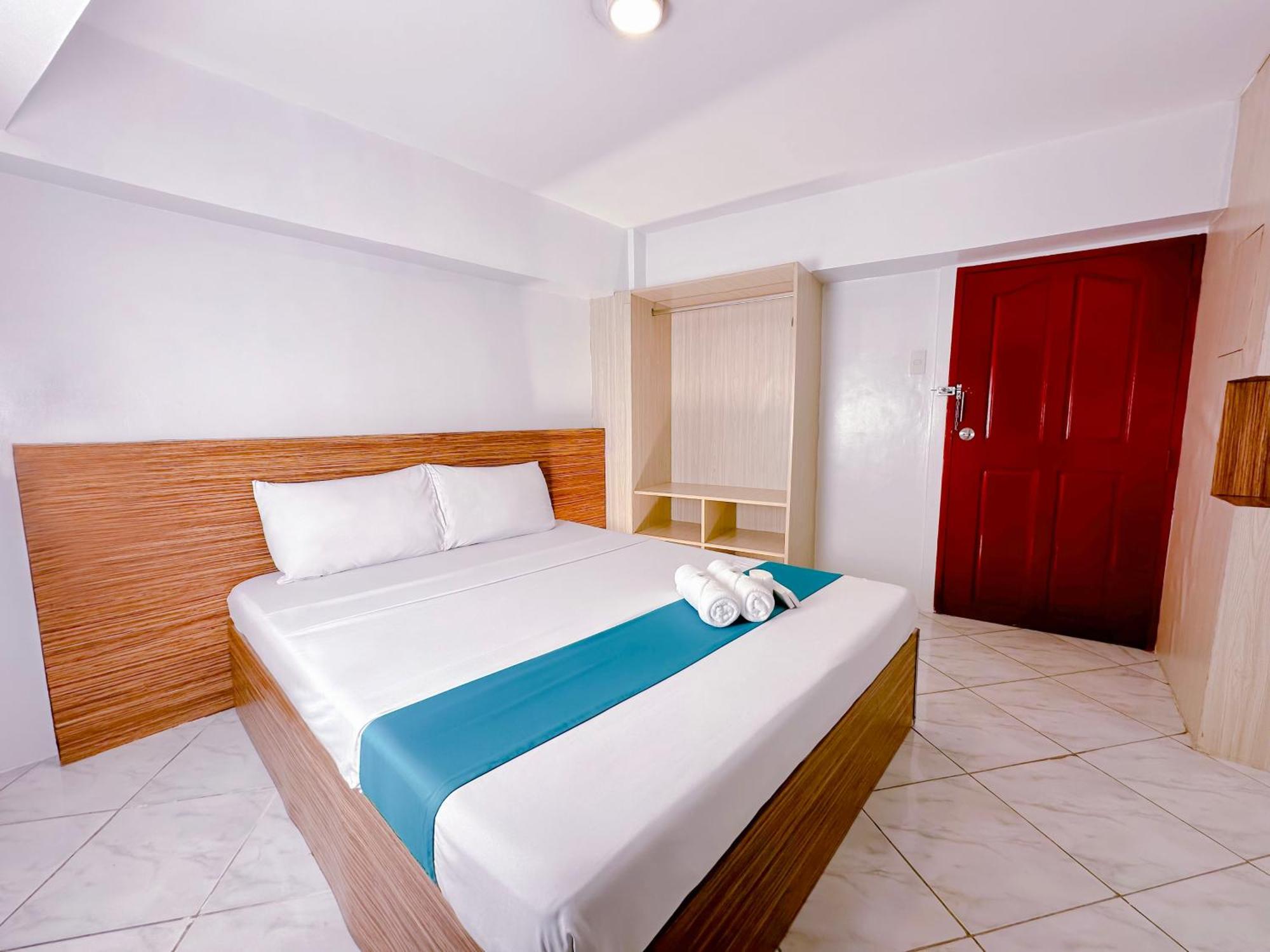 Circuit Hostel Makati City Esterno foto