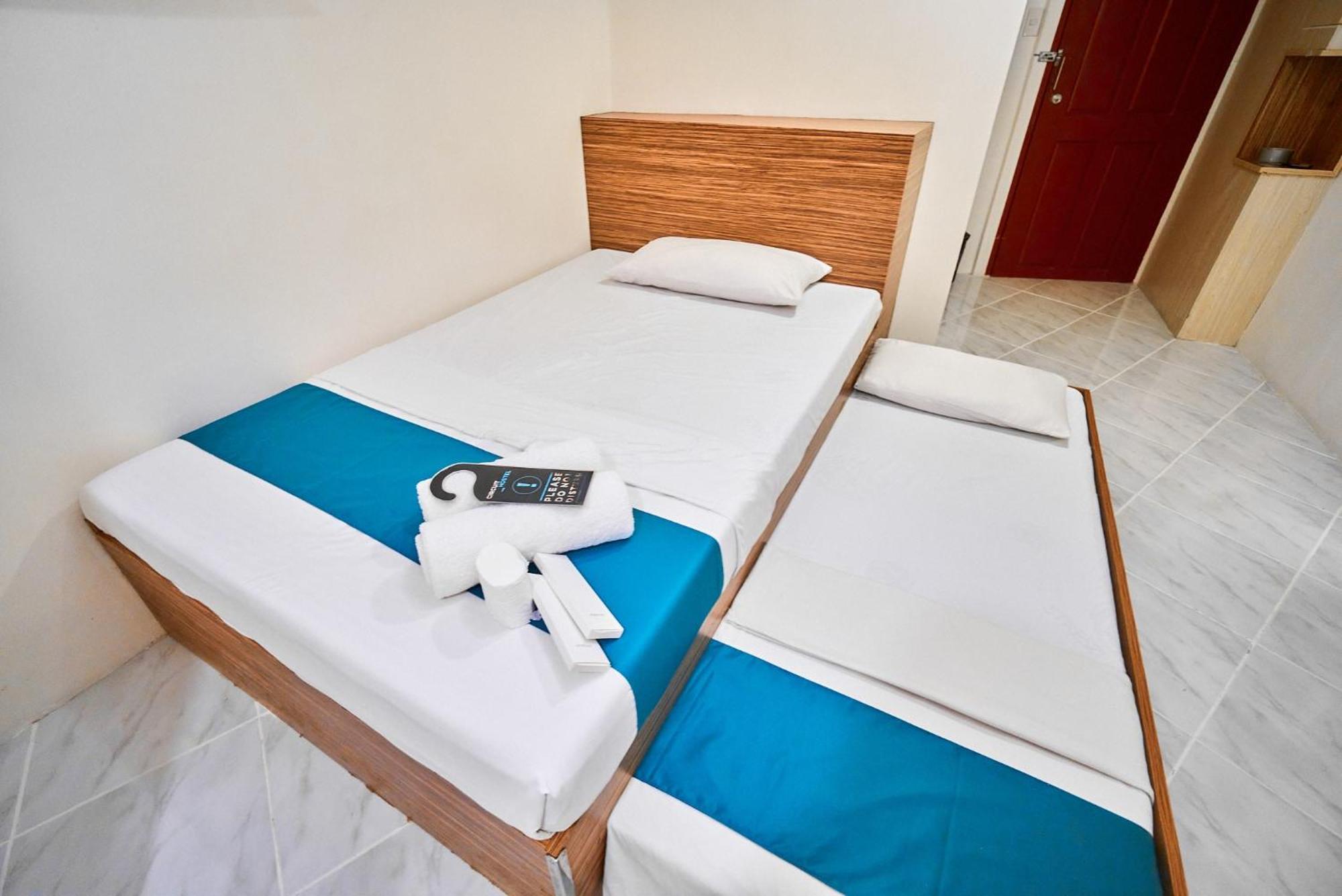 Circuit Hostel Makati City Esterno foto